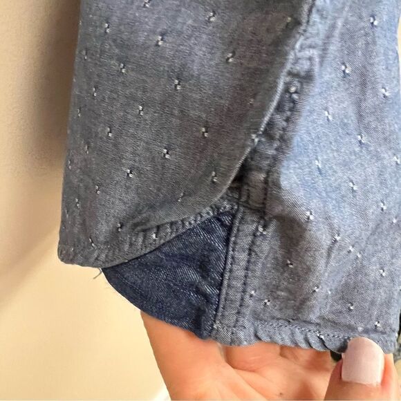 DKNY mens chambray short sleeve short. Size L - Picture 3 of 8